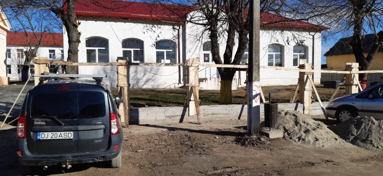 Investitie de  200 de mii de RON  la Desa pentru inlocuirea gardului scolii
