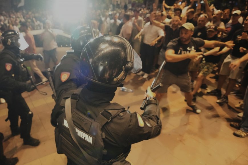 Serbia este în pragul unui război civil: Violențe extrem pe străzile Belgradului. Scindarea societății este uriașă