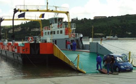 Vântul deosebit de puternic a oprit circulația cu bacul la Bechet